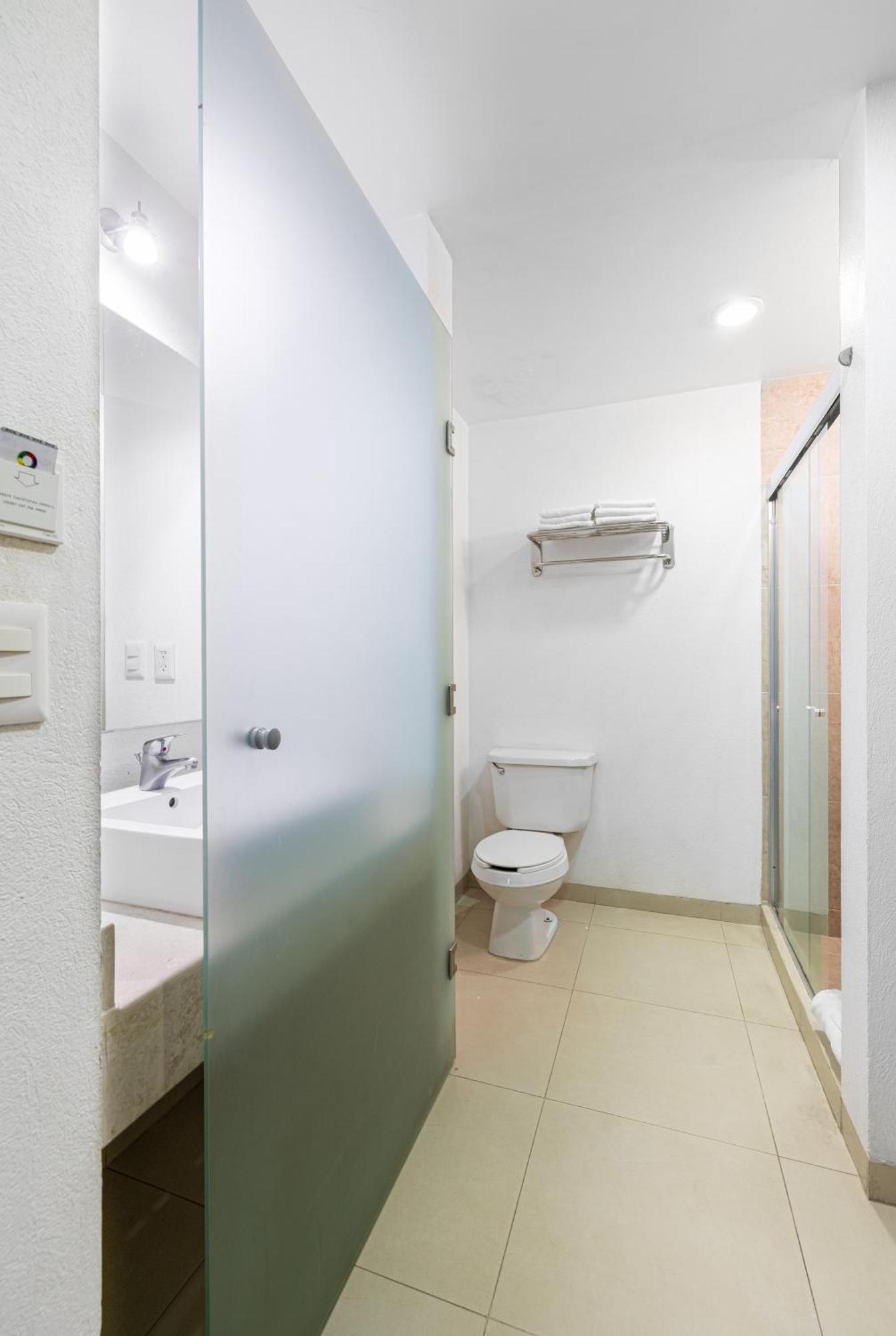 Hotel Mexico Plaza Silao Aeropuerto Экстерьер фото